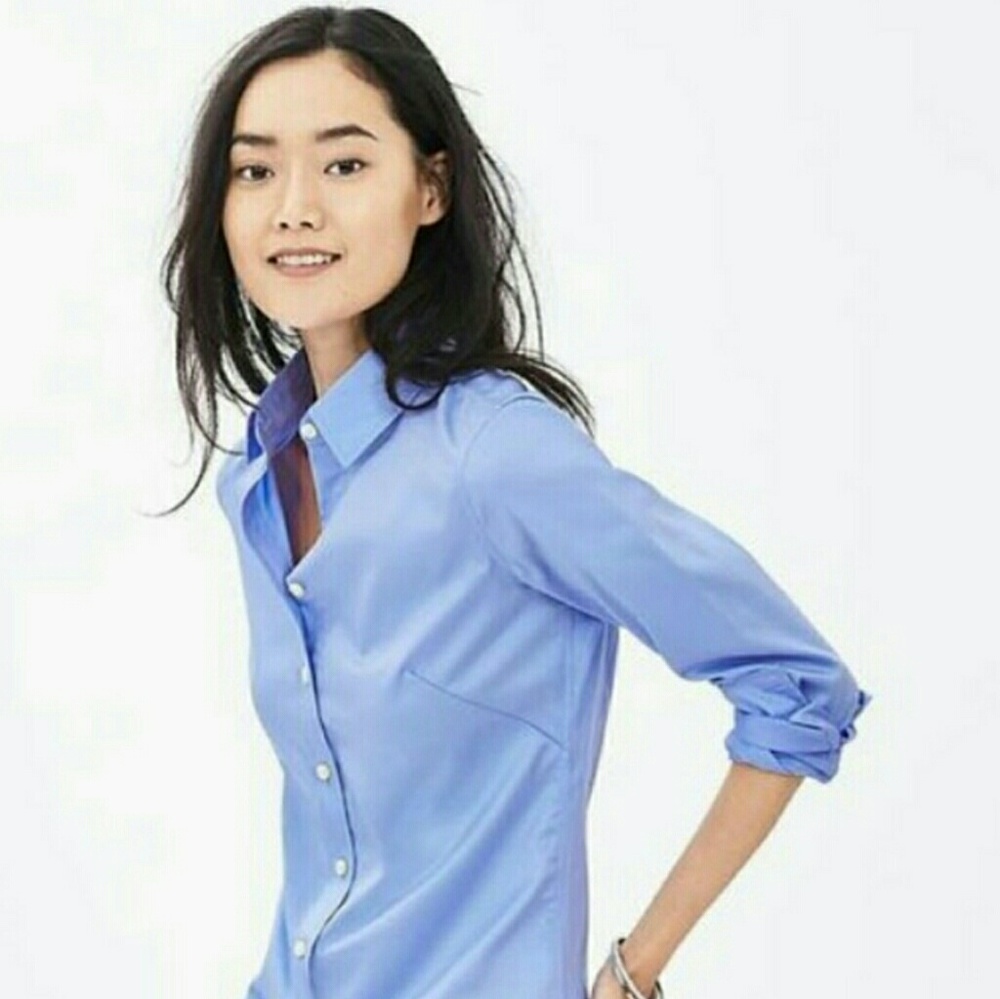 BANANA REPUBLIC Light blue button-down Size 6 EUC